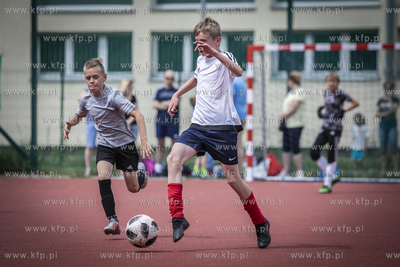 Gdansk Zaspa. Pilkarski turniej dzikich druzyn Do przerwy...