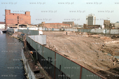 W tym miejscu na wypie Spichrzow mial powstac hotel...