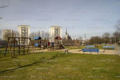 Gdansk. Suchanino. Pusty plac zabaw podcza stanu epidemiologicznego...