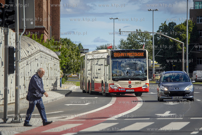 Autobus Mercedes-Benz O530G Citaro C2 na Podwalu Przedmiejskim...