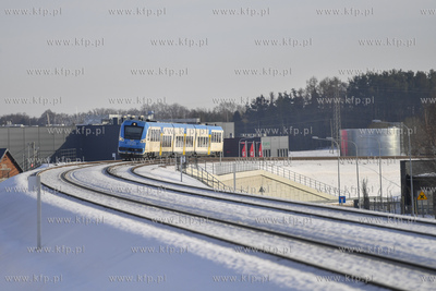 Pociąg spalinowy SA138-005 w okolicy przystanku PMK...