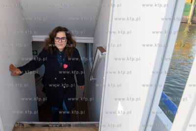 Testowy rejs promu F8, kursującego wzdłuż remontowanego...