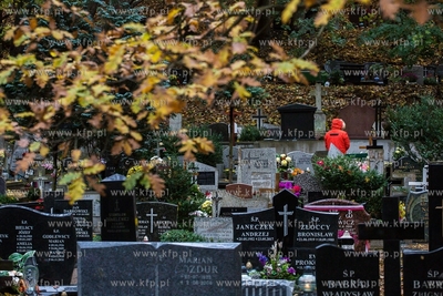 Gdańsk, Cmentarz Srebrzysko. Przygotowania do Święta...