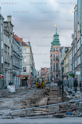 Gdańsk, ul. Węglarska. Przewrócone bariery ochronne...