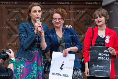 Gdańsk, okolice Dworu Artusa. Ani Jednej Więcej!...