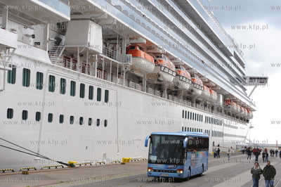 Wycieczkowiec Emerald Princess jest najwiekszym statkiem...