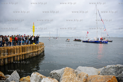 Sopot. Uroczyste przywitanie zeglarza Zbigniewa Gutka...
