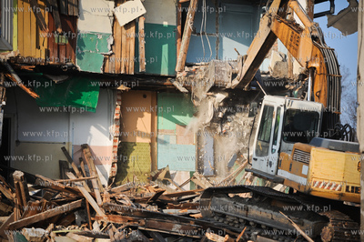 Gdansk. Rozbiorki budynkow mieszkalnych przy ul Marynarki...