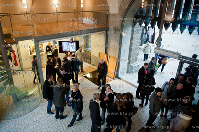 Gdansk. Konferencja prasowa i przeciecie wstegi przez...