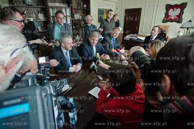 Gdansk. Urzad Marszalkowski. Konferencja prasowa poswiecona...