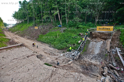 Wyburzanie Mostku Weisera na gdanskiej Strzyzy. 05.06.2013...