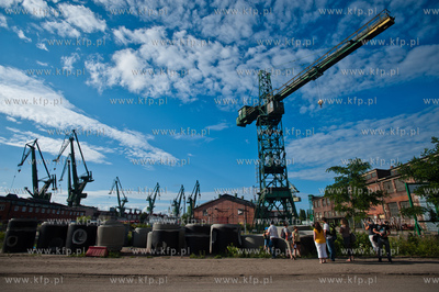 Stocznia Gdanska. Spacer z przewodniczka, bedacy czescia...
