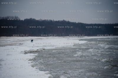 Mrozne, zimowe popoludnie na plazy w Sopocie.
26.01.2014
fot....