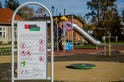 Gdansk. Jesienne, sloneczne przedpoludnie w Parku Orunskim.
Nz...