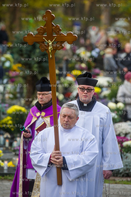 Gdansk. Cmentarz Garnizonowy. Dzien Wszystkich Swietych.
01.11.2015
fot....