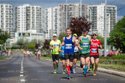 Zawodnicy na trasie II PZU Gdansk Maraton. 
15.05.2016
fot....