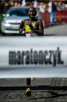 Gdańsk. XXII Energa Maraton Solidarności. Nz pierwsza...