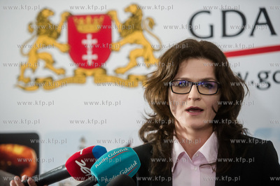 Gdańsk. Urząd Miasta. Konferencja prasowa na której...