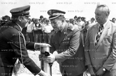 Uroczystosc wmurowania aktu erekcyjnego - kamnienia...