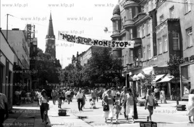 Ulica Bohaterow Monte Cassiono popularn Monciak w Sopocie....