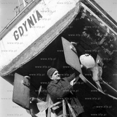 Remont holownika w porcie gdyńskim.
03.1969
0001883z_marzec1969
Fot....