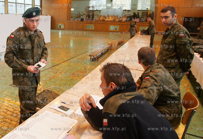 Ostatni pobor kandydatow na zolnierzy w XII dywizji...