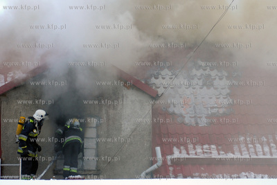 Rumia. Pozar w domku jednorodzinnym przy ul. Abrahama...