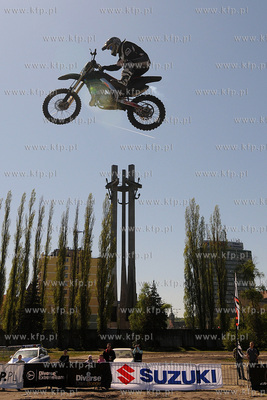 Mlode Miasto w Gdansku. Pokazy Freestyle Motocross...