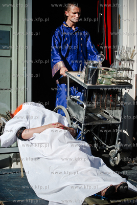 Pierwsza produkcja Teatru w Oknie, przedstawienie "Alchemik"...