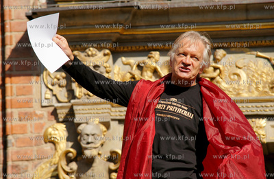 Gdansk. Dlugi Targ. Happening pt Aktorzy Przyjechali...