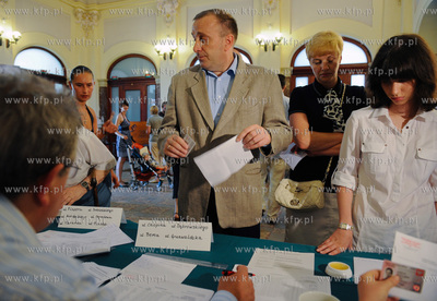 Wybory prezydenckie II tura .Obwodowa Komisja Woborcza...