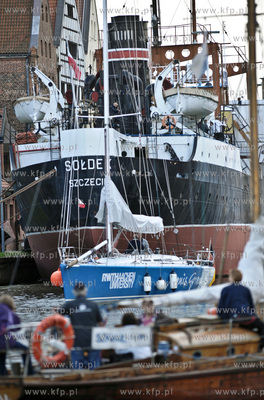 IV Zlot Oldtimerow w Gdansku -  parada wiekowych jachtow...