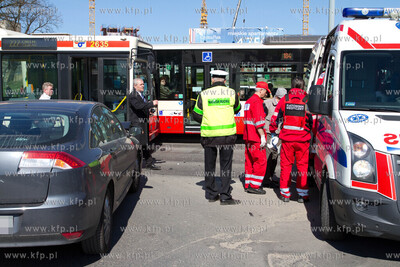 Ok godz. 14 w poblizu skrzyzowania ul. Bulonskiej i...