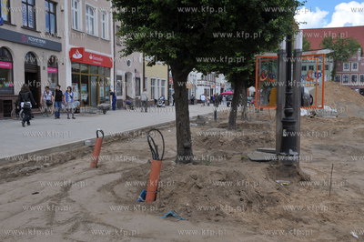 Remontowany Rynek w Pucku. 25.06.2011 Fot. Maciej Kosycarz...