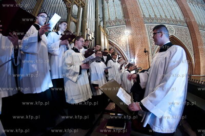 Bazylika katedralna w Pelplinie. Uroczystości pogrzebowe...