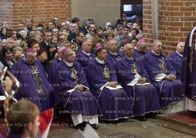 Bazylika katedralna w Pelplinie. Uroczystości pogrzebowe...