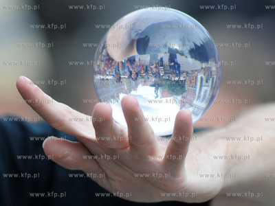 Pokaz zonglerki artystycznej w wykonaniu Krzysztofa...