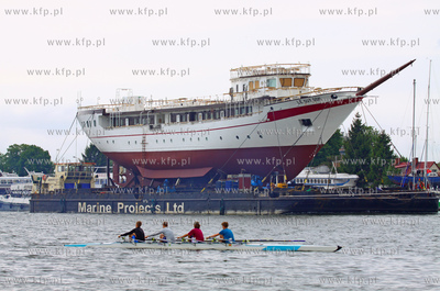 Transport kadluba do portu wewnetrzego w Gdansku szkolnego...