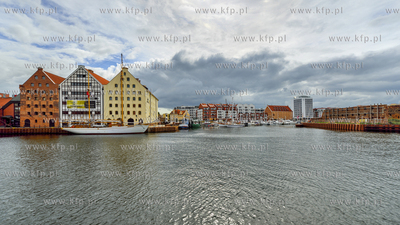 Gdansk. STS General zaruski zacumowany przy Norodowym...