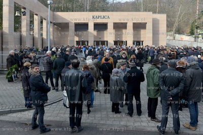 Rodzina, przyjaciele, znajomi, wspolpracownicy - setki...