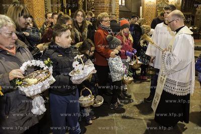 Wielka Sobota. Święcenie pokarmów w bazylice katedralnej...