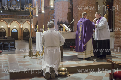 Pierwsza Msza Święta w Bazylice Katedralnej w Pelplinie...