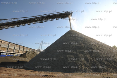 Do Gdańska przyplynal statek BULKNES z kruszywem pod...