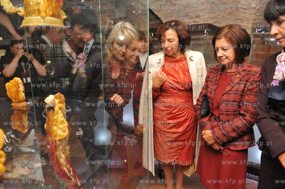 Spotkanie Prezydentow Grupy Wyszehradzkiej. Zony prezydentow...