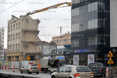Wyburzanie dawnego Domu Towarowego PDT, a obecnie Galerii...