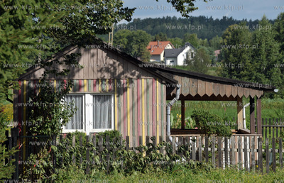 Sulmin na Kaszubach w gmienie Zukowo. Maly drewniany...