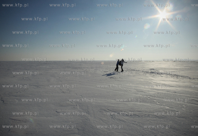 Katy Rybackie. Zamarzniety Zalew Wislany. 24.01.2010...