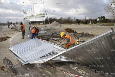 Gdansk Zaspa. Wichura. Nz powalony plot z placu budowy...