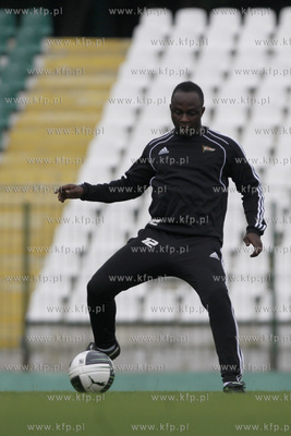Gdansk. Emenuel Olisadebe trenuje z druzyna Lechii...