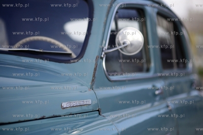 Zabytkowy samochod marki Warszawa, ktora jezdzil Karol...